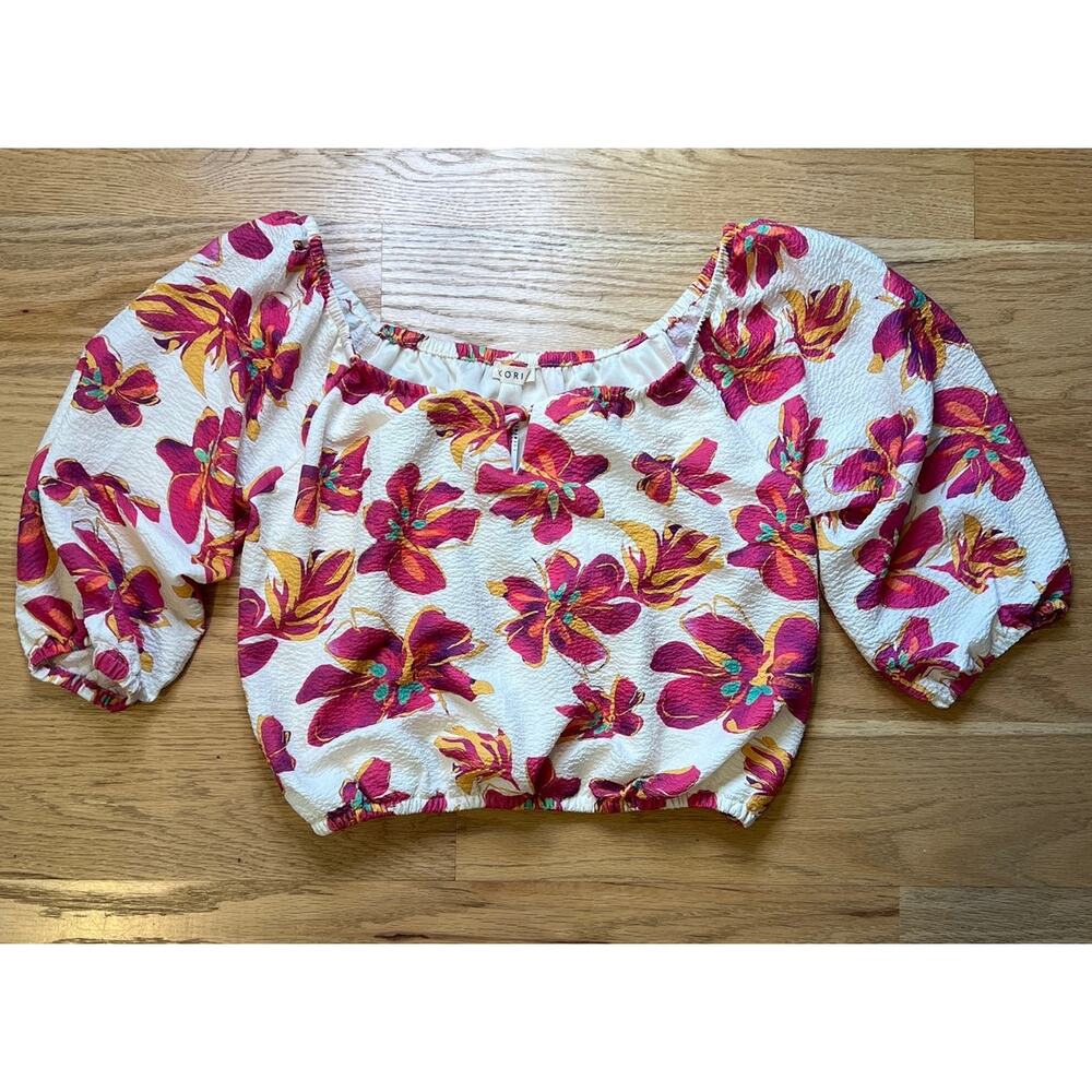 New with Tags Finnley Floral 3/4 Sleeve Crop Top